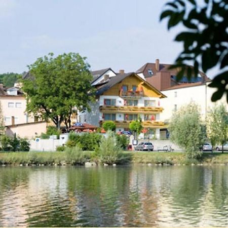 Landgasthof Moser & Restaurant Bootshaus Windorf  ภายนอก รูปภาพ
